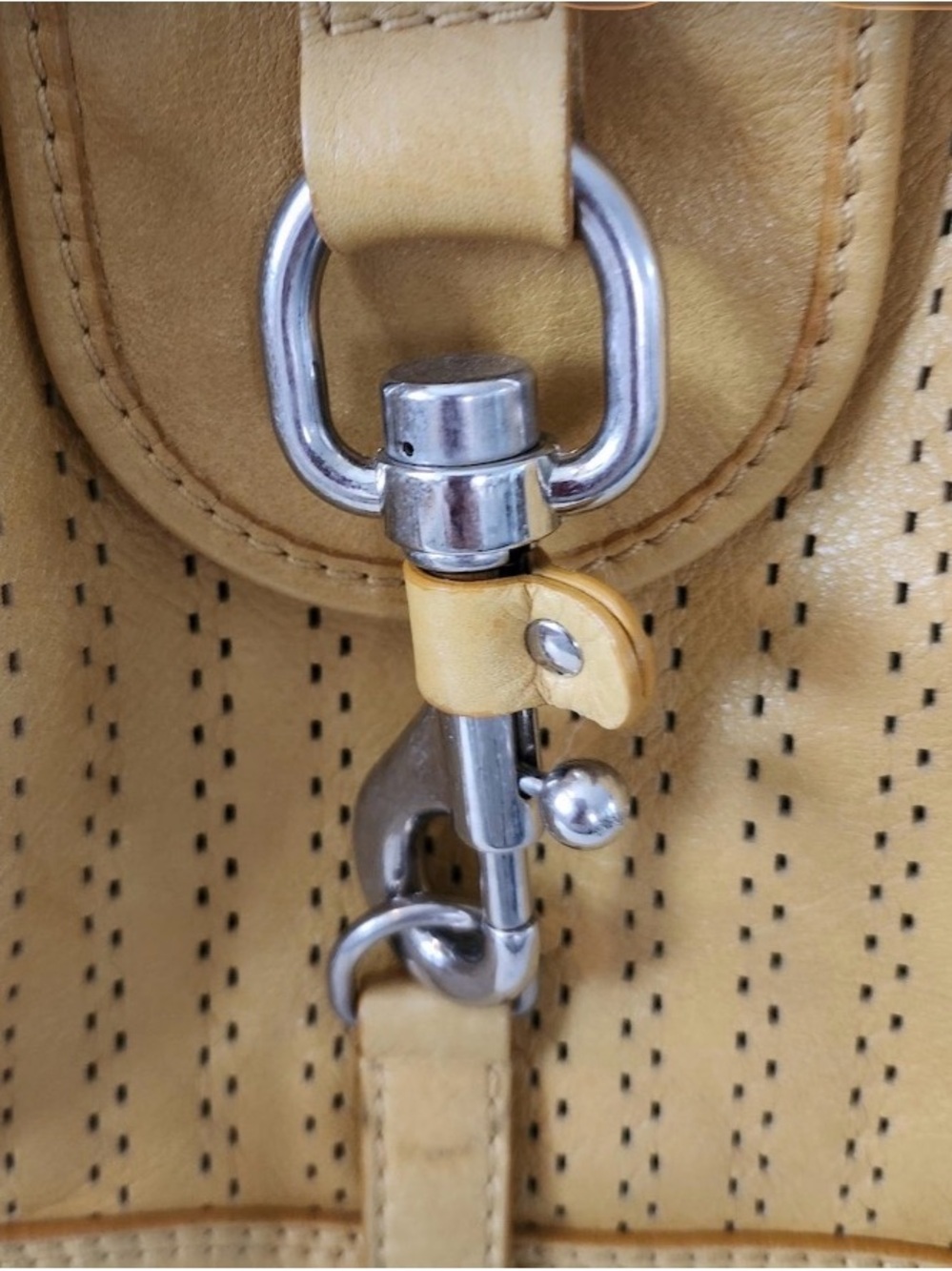 Chloe Perforated Bucket Shoulder Bag in yellow - Picture 4 of 9